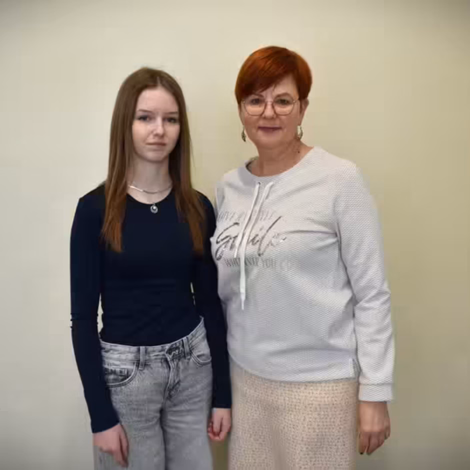 Skolotāja Dina Baltaiskalna ar Katrīnu Vingi-Petersenu