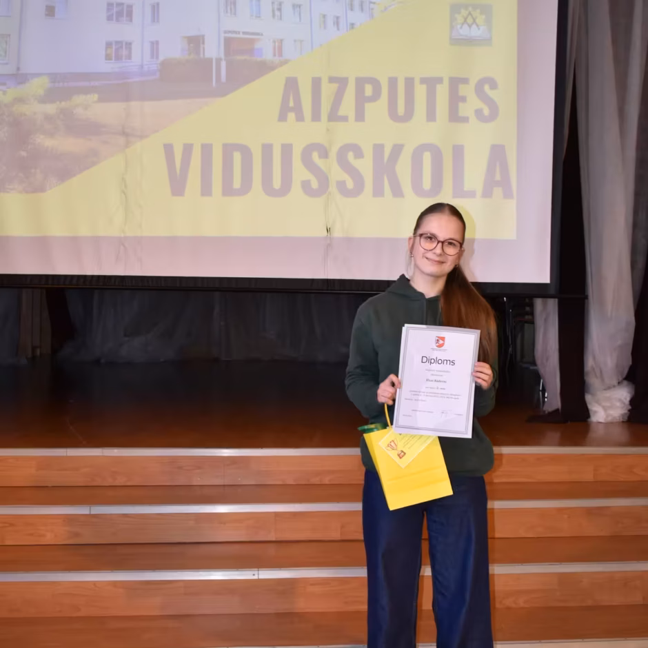 Elza Bādere ar diplomiem